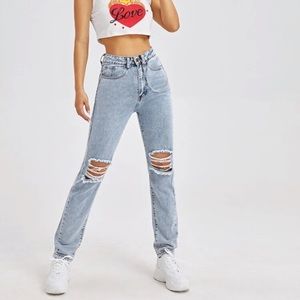 High wasted jeans with removable chain